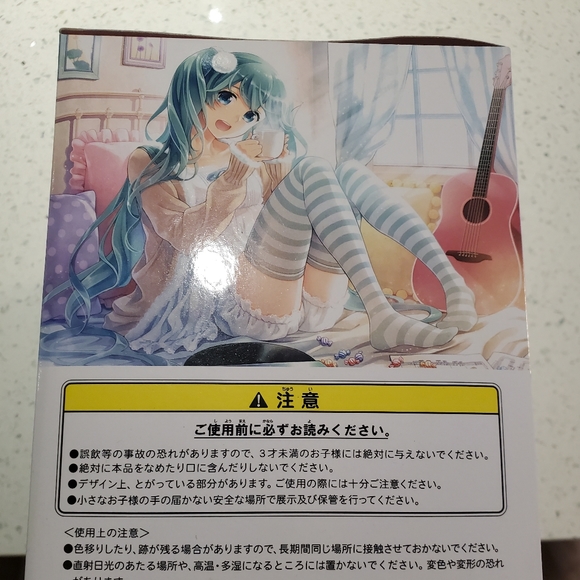 Sealed unopened Hatsune Miku figurine - Picture 3 of 4